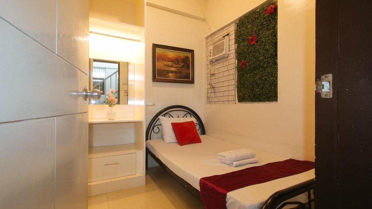 Nearest Hostel Pasay City By Reddoorz Экстерьер фото