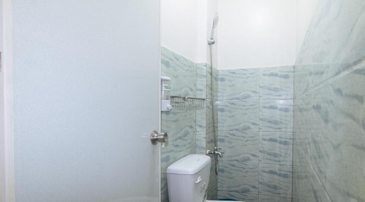 Nearest Hostel Pasay City By Reddoorz Экстерьер фото