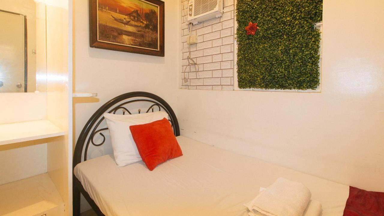 Nearest Hostel Pasay City By Reddoorz Экстерьер фото