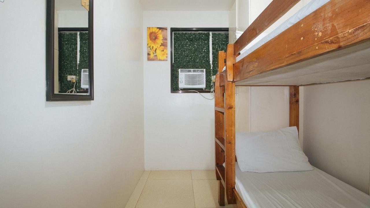 Nearest Hostel Pasay City By Reddoorz Экстерьер фото
