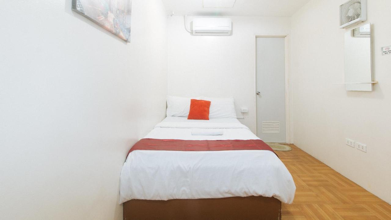 Nearest Hostel Pasay City By Reddoorz Экстерьер фото