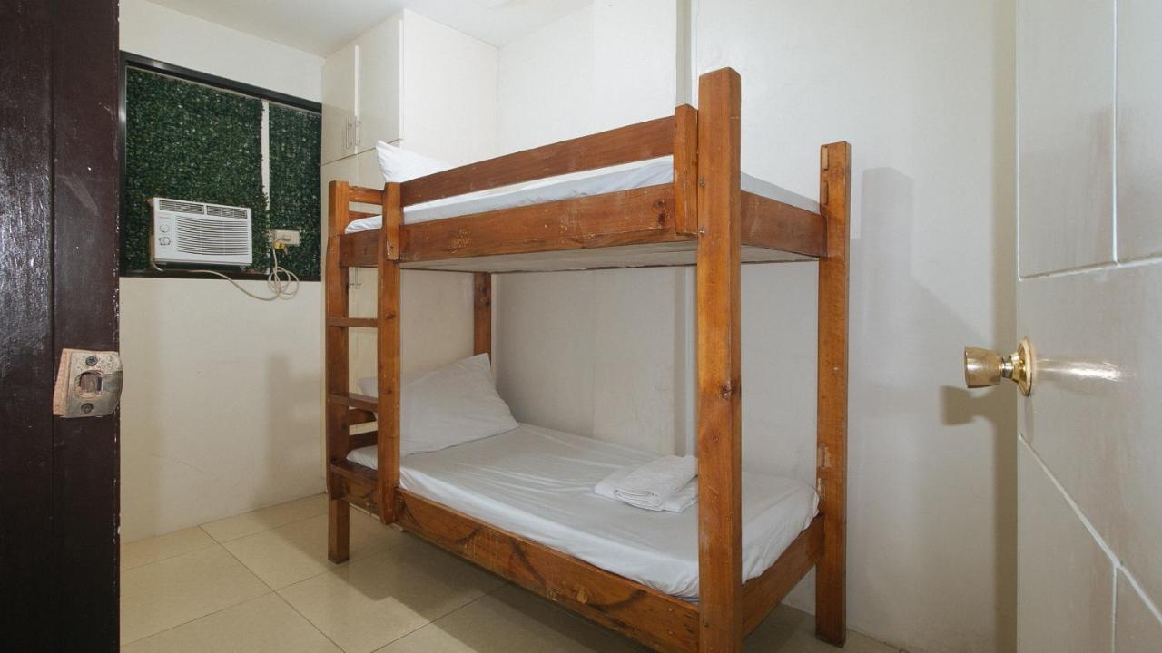Nearest Hostel Pasay City By Reddoorz Экстерьер фото