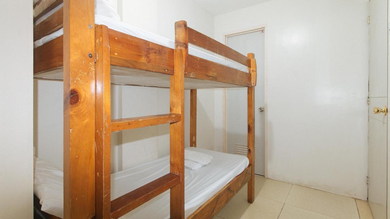 Nearest Hostel Pasay City By Reddoorz Экстерьер фото
