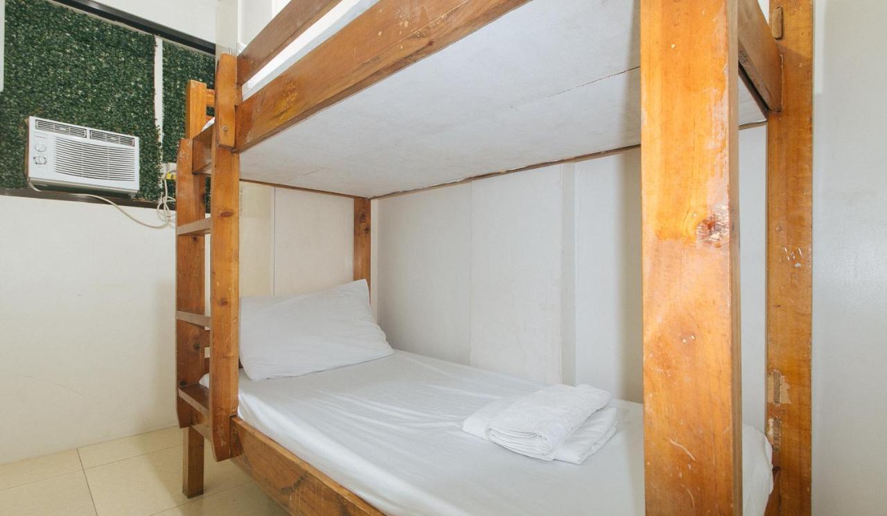 Nearest Hostel Pasay City By Reddoorz Экстерьер фото