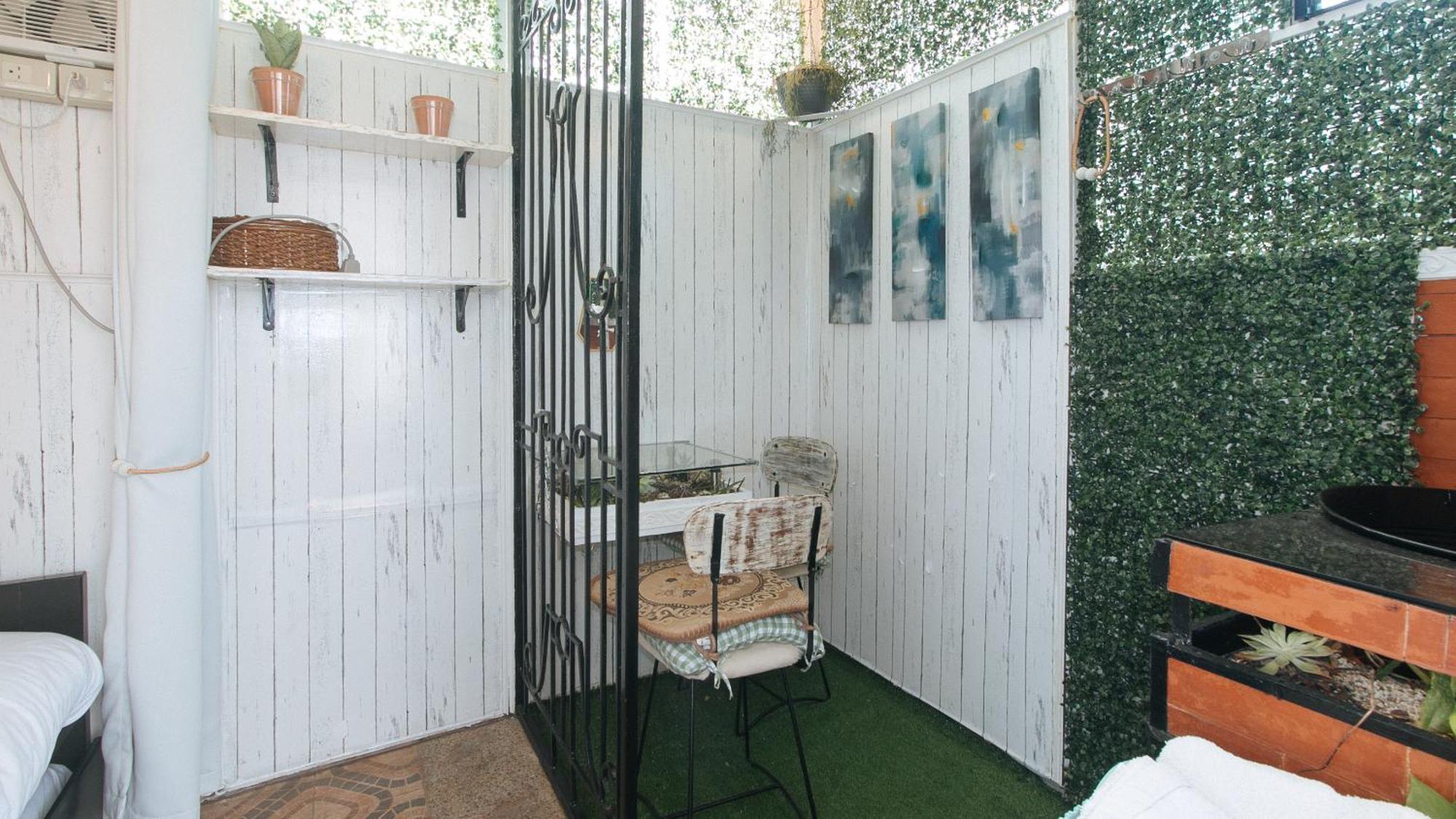 Nearest Hostel Pasay City By Reddoorz Экстерьер фото
